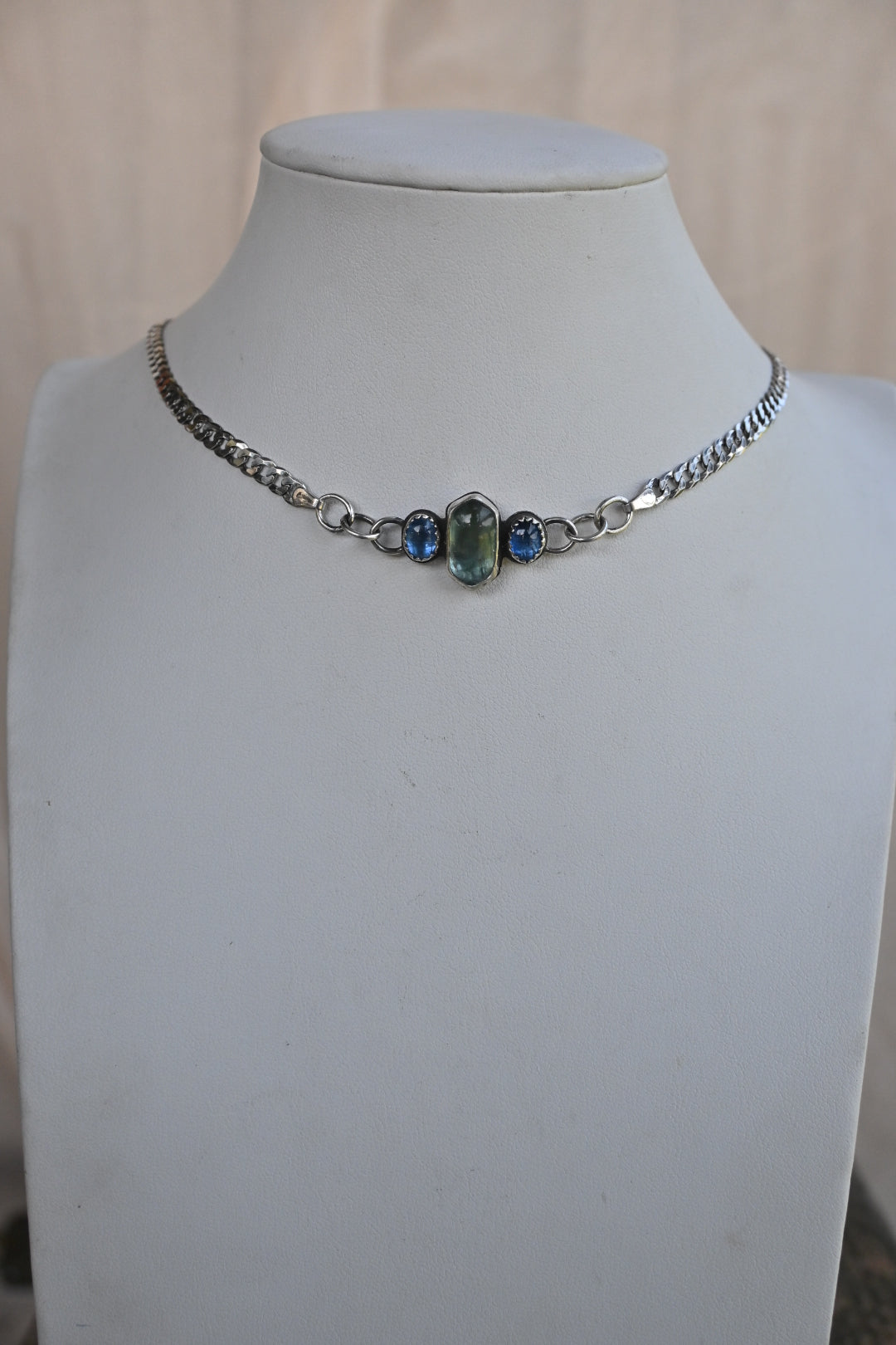 Undertow Choker